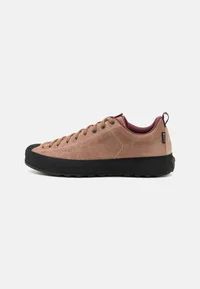 MOJITO WRAP GORE TEX - Hikingsko - gold rose