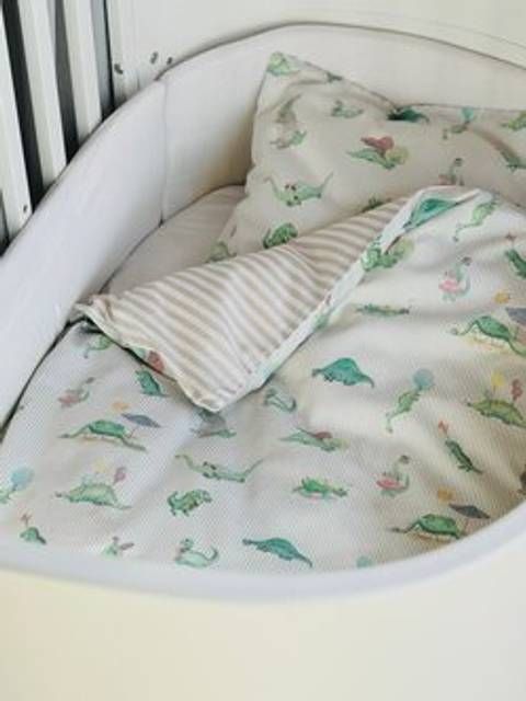 All By Voss Baby Sengetøj Dino Green Beige 70x100 cm