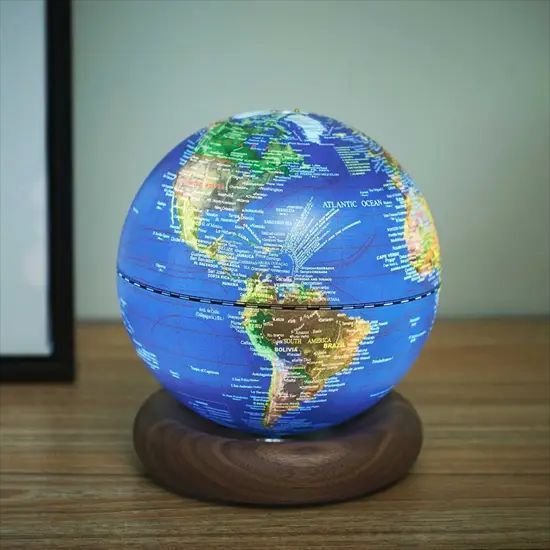 Gingko Atlas Globus Ø 13 x H 14.5 cm Valnøddetræ Blå Bordlampe