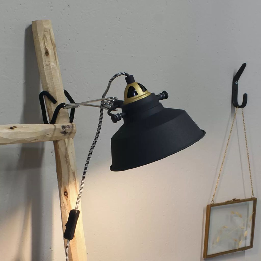 Steinhauer Vägglampa Nové med Kontakt Svart Väggarmatur