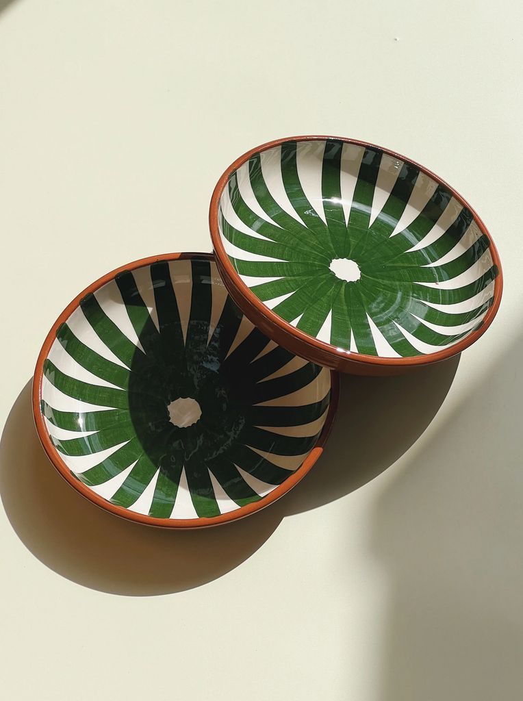 Håndlavet Terracotta Fad Med Grønne Og Hvide Striber Lille Serveringsfad