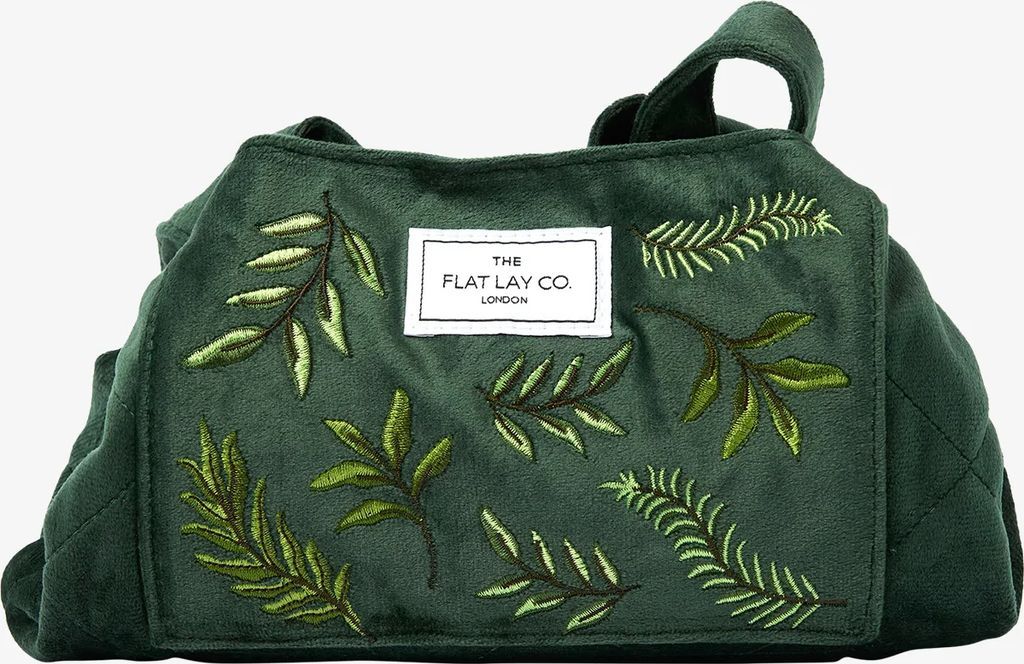 drawstring flat lay makeup bag - kosmetiktasker - green leaves embroidered velvet