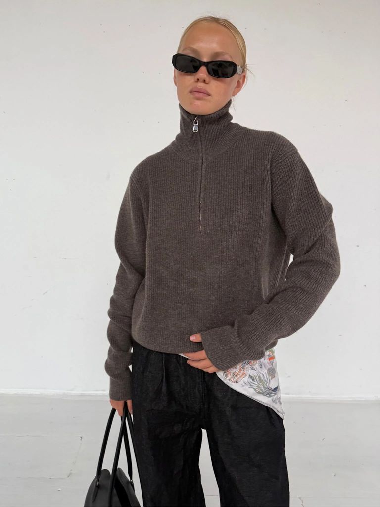 uma zip knit - brown