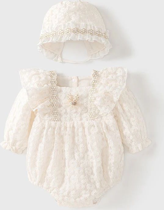 smuk baby body med blonder og hatte(0-18 mdr.)