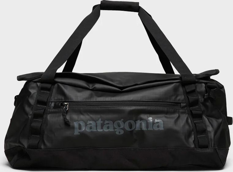 black hole duffel 55l taske i sort