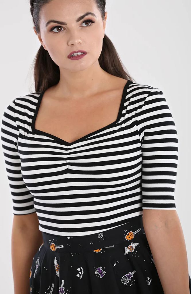 warlock top hvid/sort – strækbar stribet bluse med sweetheart-udskæring