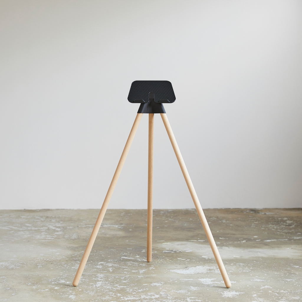 Tons Tablet Stand - Med Mobilholder - Naturlig Eg