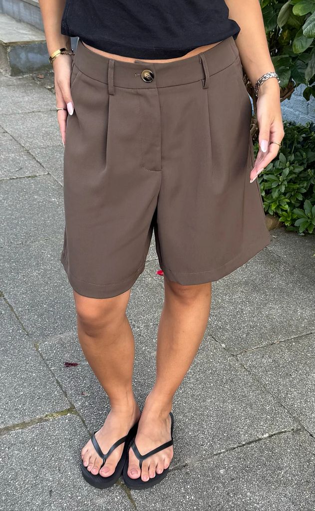 Say INA Copenhagen Shorts - Sanna Dark Brown