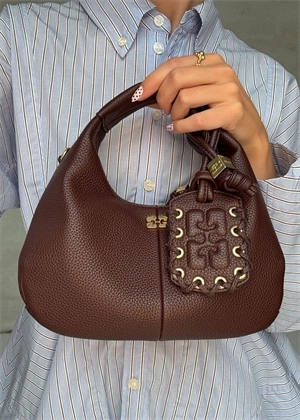 hobo mini grained bag chicory coffee a7102 ganni