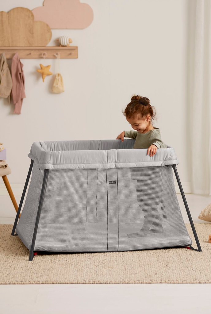 BabyBjörn Babybjörn Travel Cot Light, Silver + Fitted Sheet - Silver - ONE SIZE