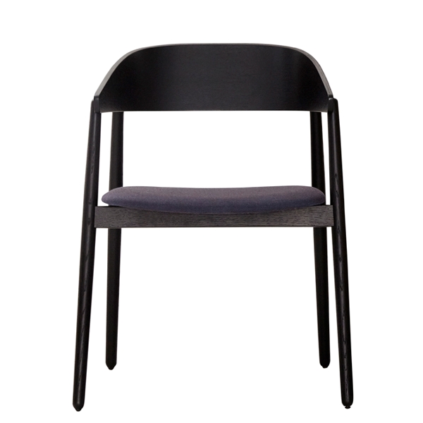 andersen furniture ac2 armstol polstret ryg - mat lak - læder sort - l1000 - køb her!