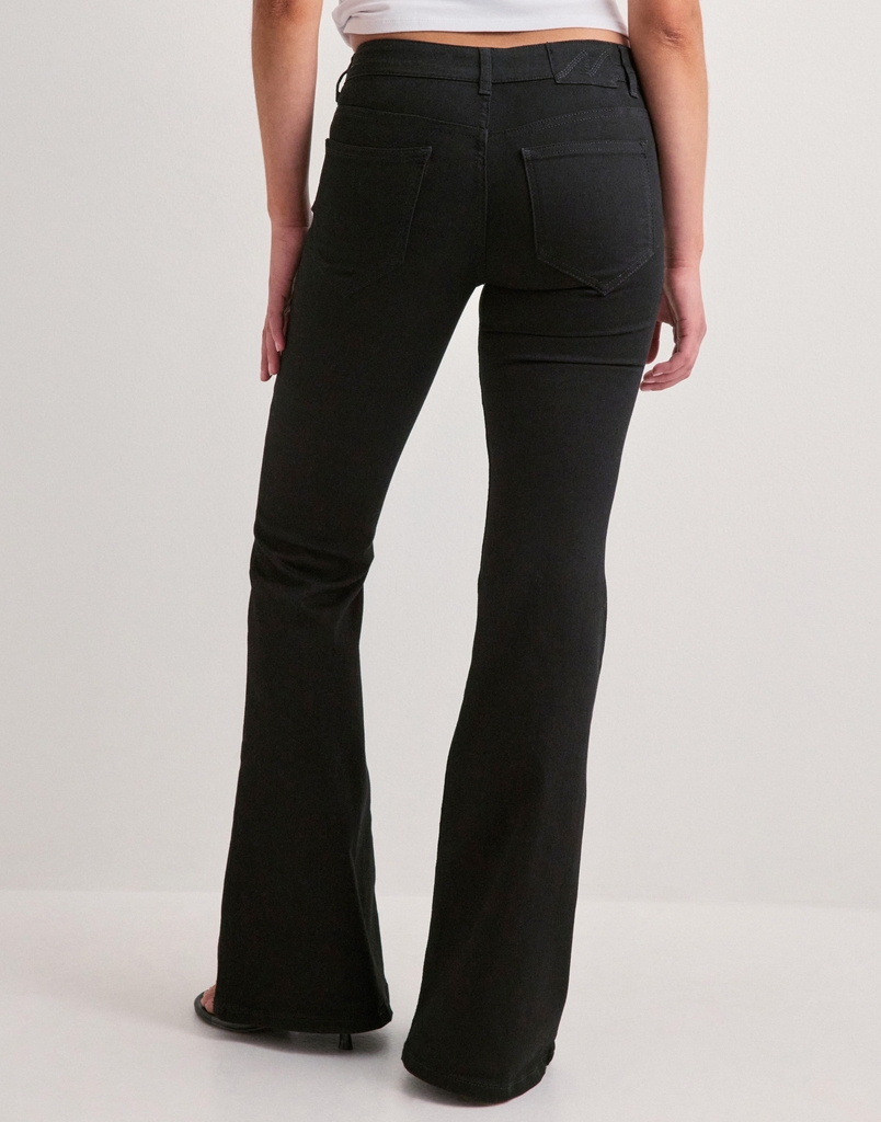 Nelly Super Flare Jeans - Svart