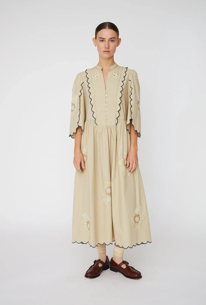 løs midi kjole med broderi - army touch