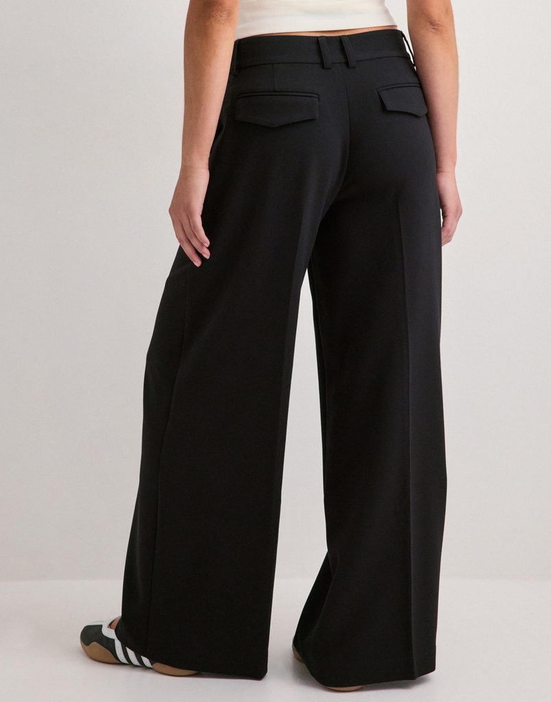 Nelly Volume Back Pocket Suit Pants - Svart