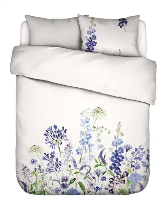 essenza sengetøj - blue flowers 140 x 220 cm lavinea