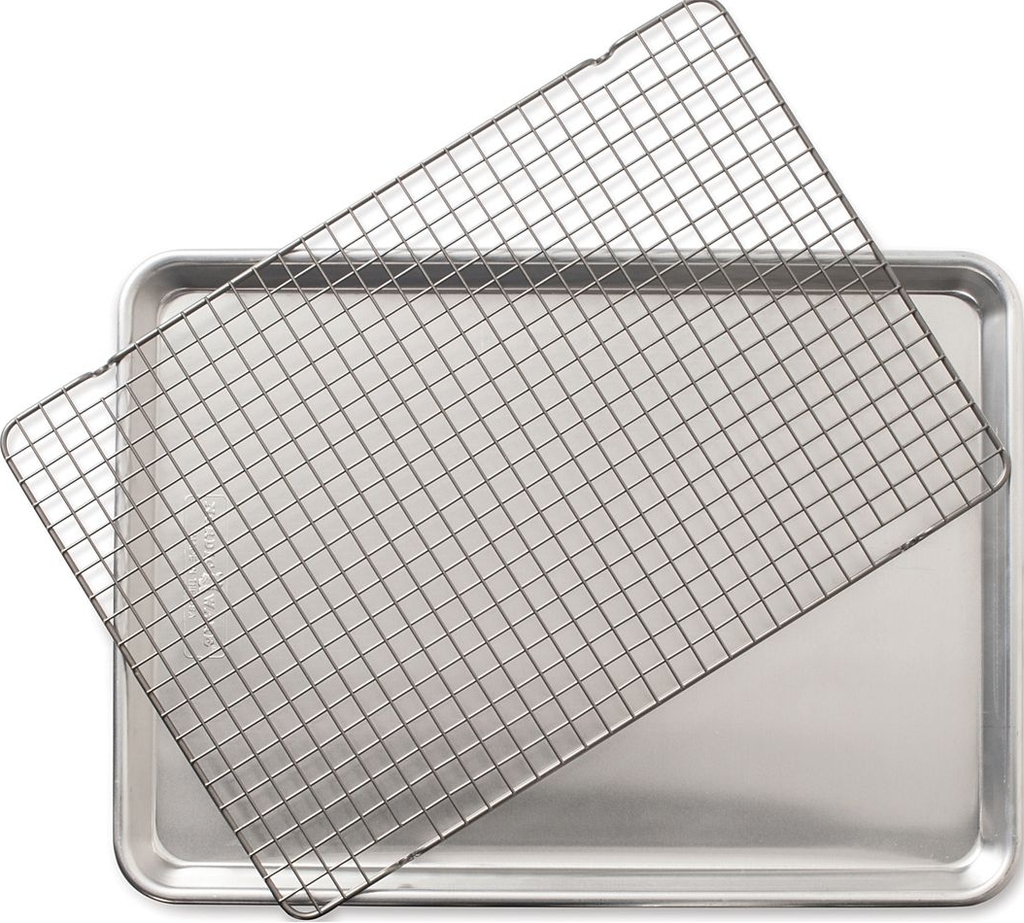Nordic Ware | Naturals® Half Sheet With Oven-Safe Nonstick Grid | 45X33X3CM