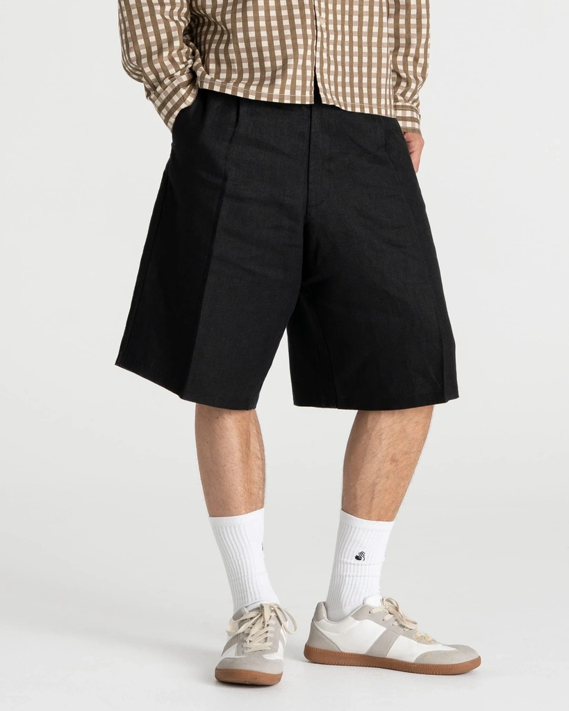 pleated baggy shorts black