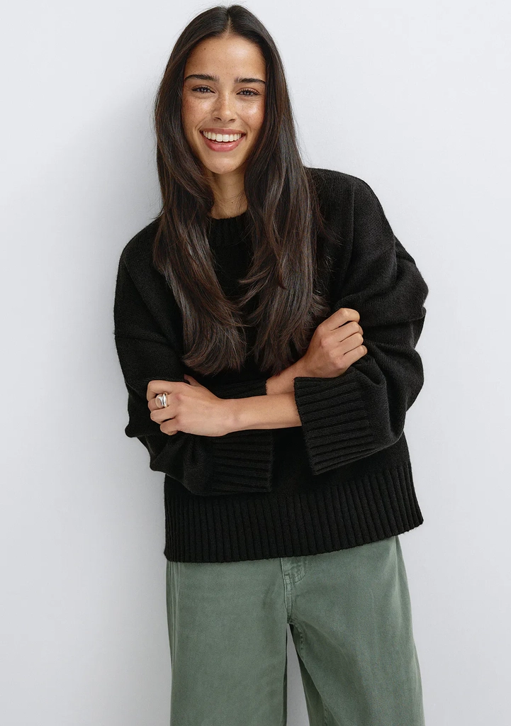 crew neck knitted sweater