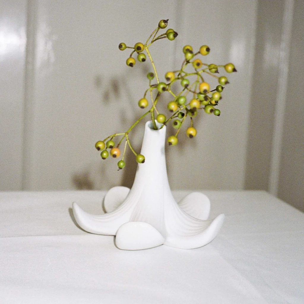 arita: s&b lily flower vase white