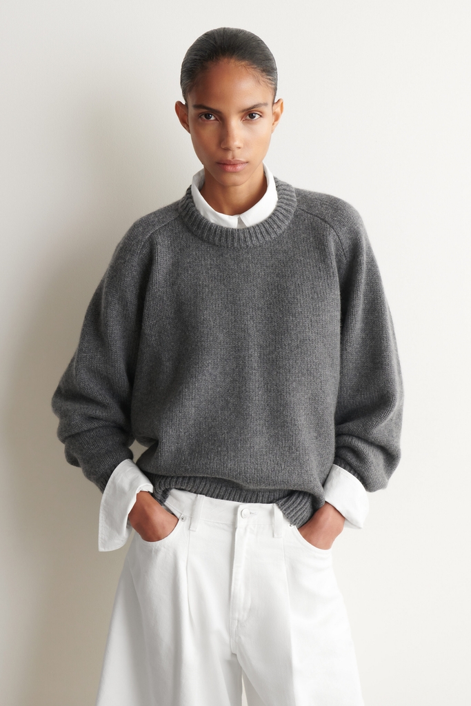 rounded cashmere crew-neck jumper