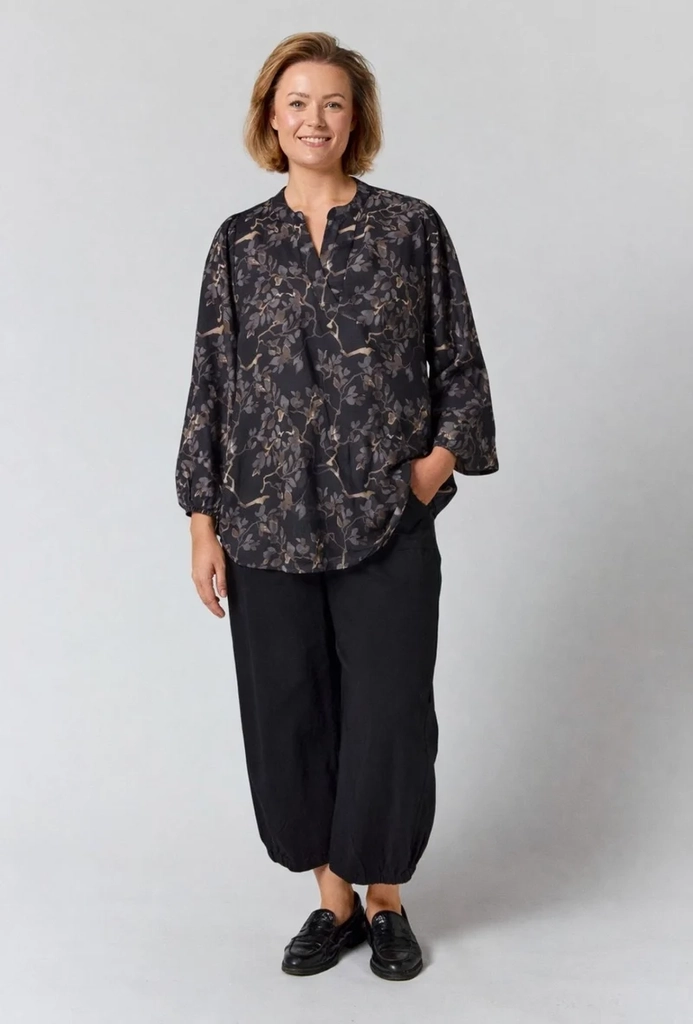 vilde bluse fra gozzip i smuk blomster print