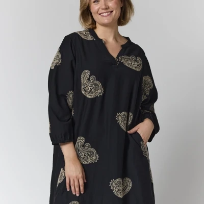 gozzip jeana tunika i sort med sandfarvet broderi