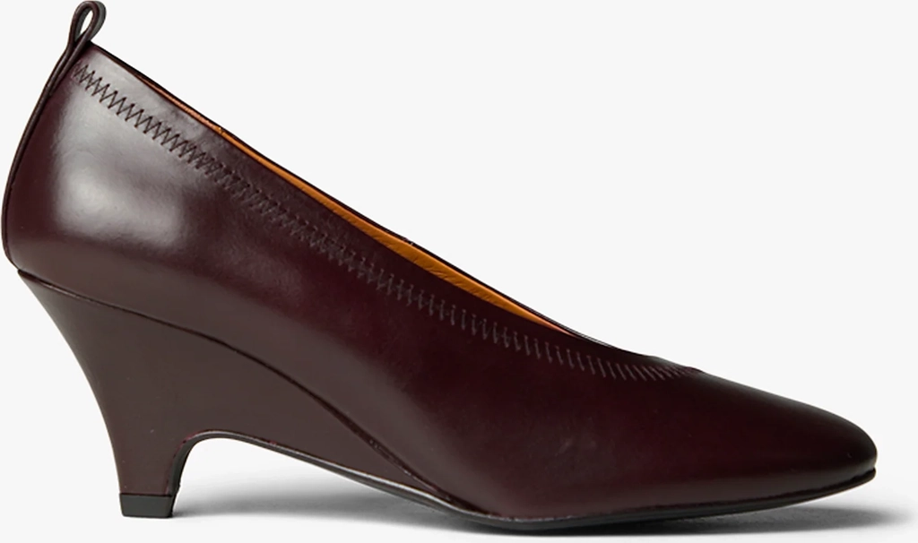 joelia pump in wine