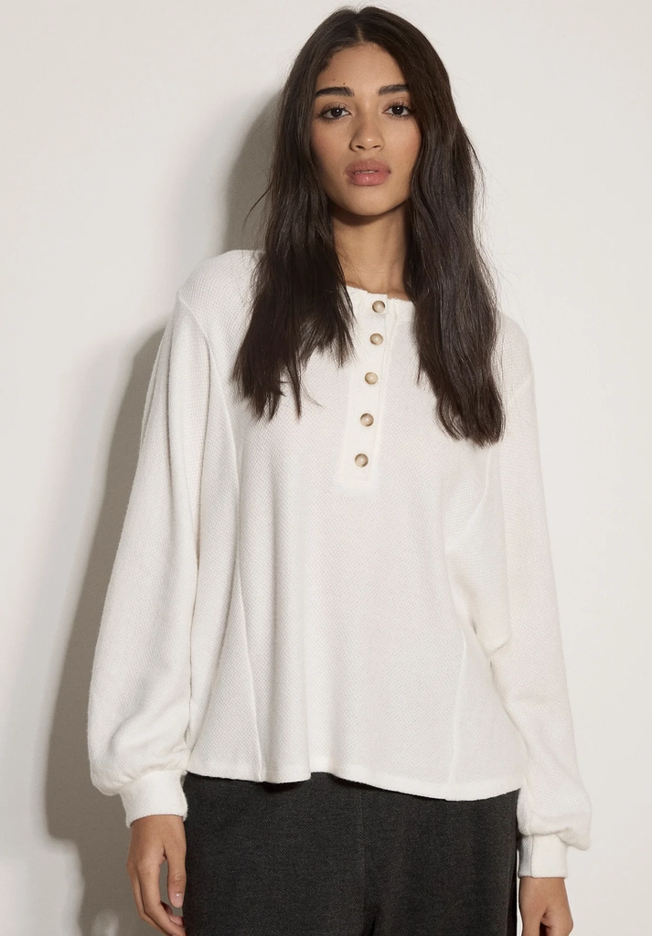 apricotwaffle knit button neck top - striktrøje - cream